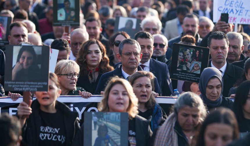 CHP Lideri Özgür Özel, Çorlu davasını takip etti  - Videolu Haber