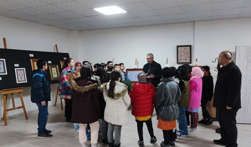 Kahta’da Gazze yararına sanat sergisi açıldı