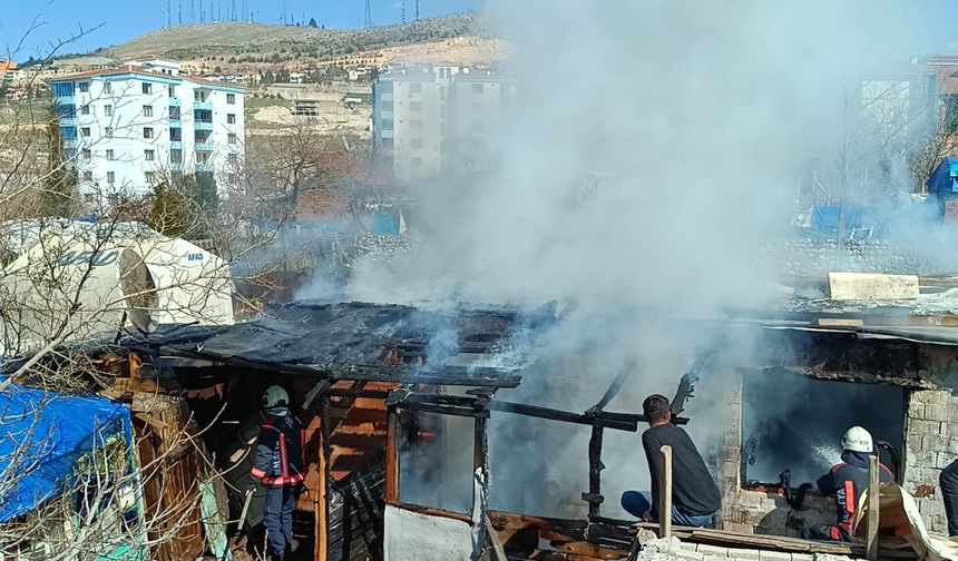 Malatya'da baraka ve çadır yangını