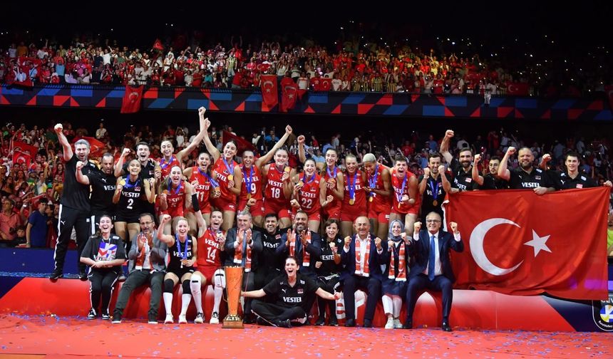 Paris 2024 Olimpiyat Oyunları’nda ülkemizi temsil edecek A Milli Kadın Voleybol Takımımızın 12+1 kişilik kadrosu açıklandı 