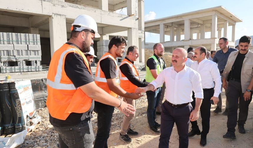 Vali Varol, depremde hasar gören köylerde incelemede bulundu