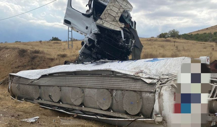 Devrilen yakıt dolu tanker sürücüsü yaralandı  - Videolu Haber