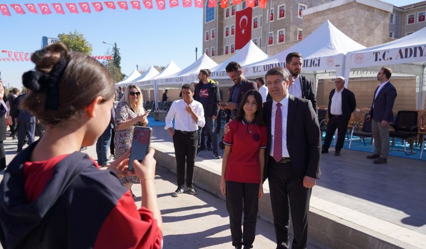 Adıyaman’da Cumhuriyet’in 101. yılı coşkuyla kutlandı: Başkan Tutdere’ye yoğun ilgi  - Videolu Haber