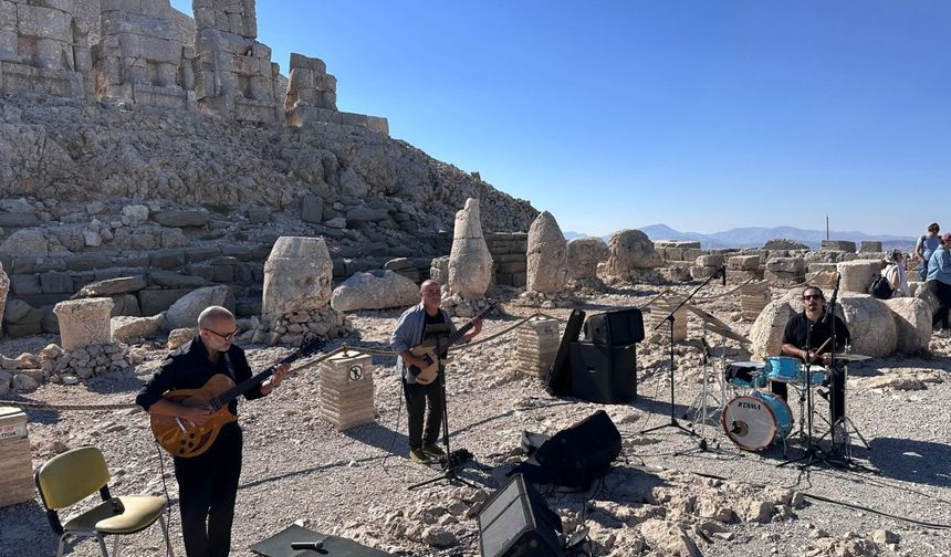 Cenk Erdoğan ve Trio’dan Nemrut’ta muhteşem klip: 'Düz Dara' 8 Kasım’da yayında  - Videolu Haber