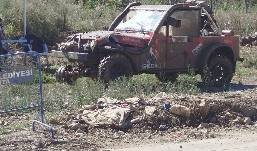 Tekerleri patladı, jant üzerinde yarıştı: Off-Road Kupası'nda Türkmen'den inanılmaz mücadele  - Videolu Haber