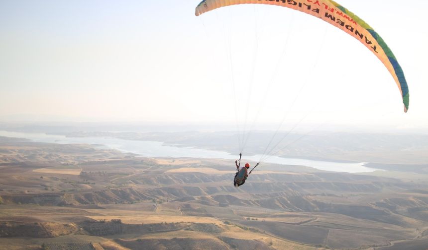 Yamaç Paraşütçüsü pilotlar Adıyaman Ali Dağı'ndan uçtu  - Videolu Haber