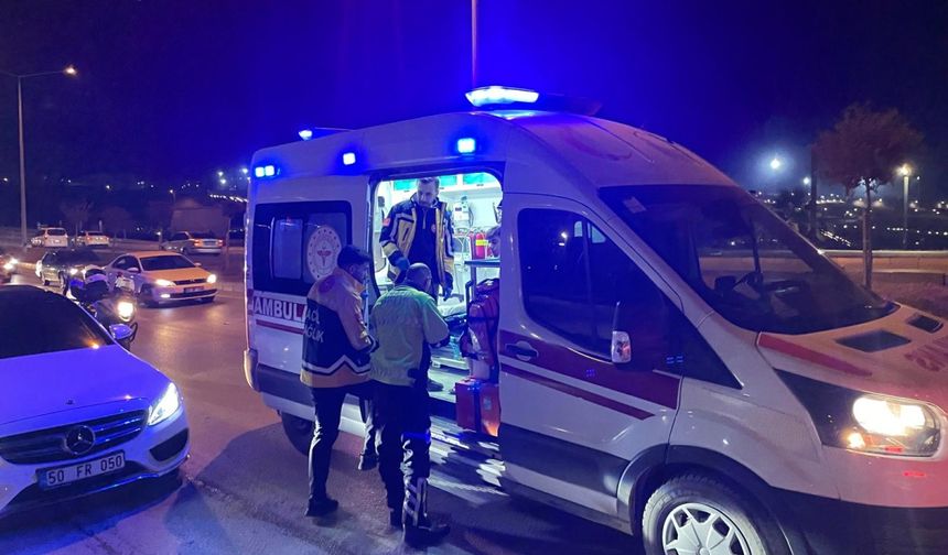 Adıyaman’da iki otomobil çarpıştı: 3 yaralı  - Videolu Haber