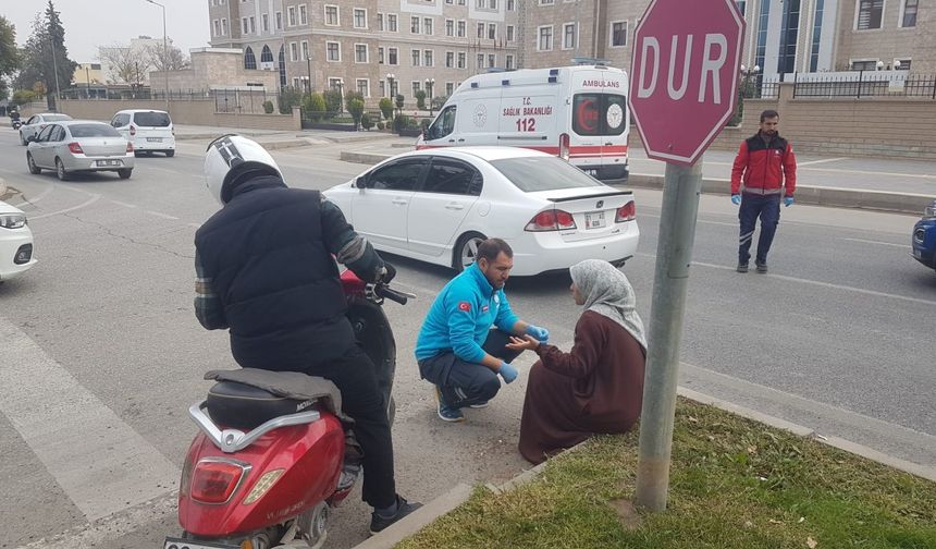 Adıyaman'da Valilik önünde trafik kazası: 1 yaralı  - Videolu Haber