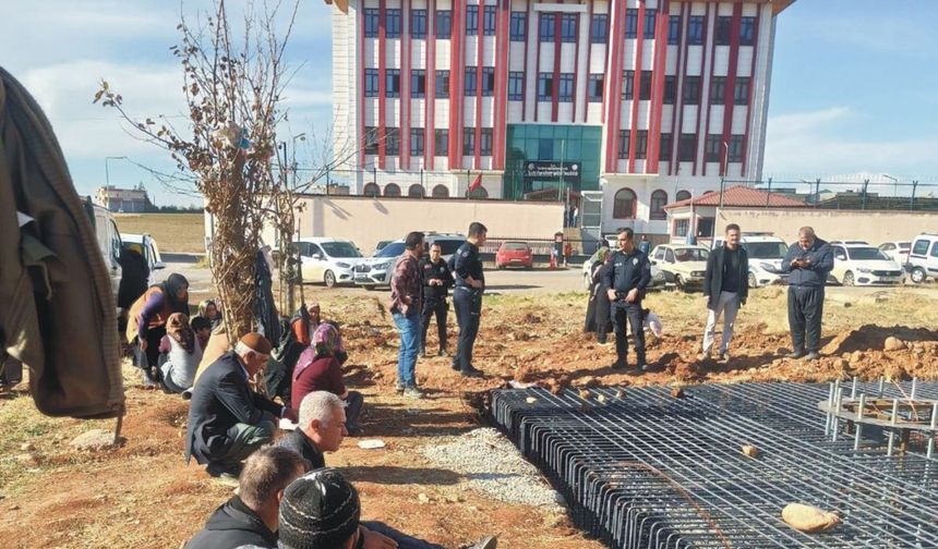 Belediyeye ait yeşil alandaki baz istasyonuna tepki