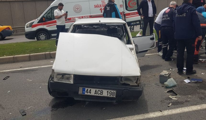 Çekici ile otomobilin karıştığı kazada 7 kişi yaralandı 