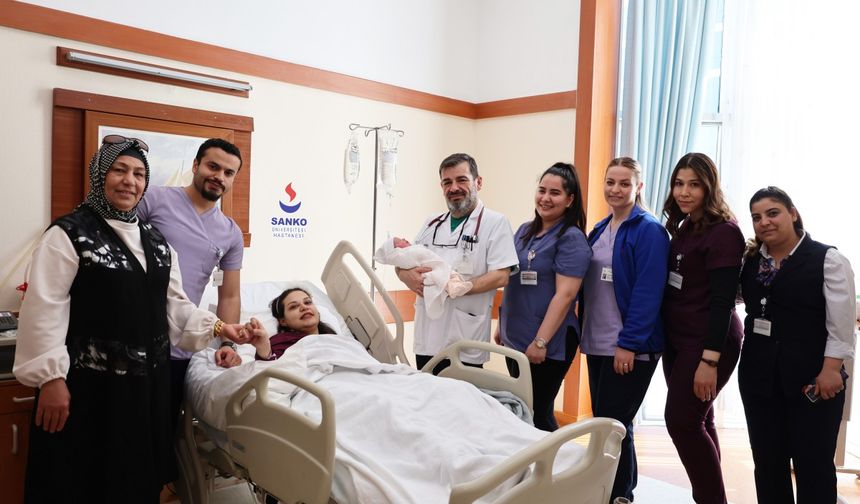 Kanseri yendi, sağlıklı bir bebek dünyaya getirdi