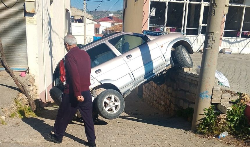 Adıyaman'da otomobiller çarpıştı: 5’i öğretmen 6 yaralı