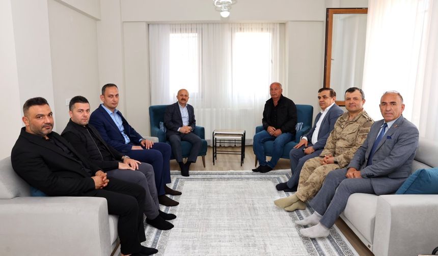 Vali Varol, Zey Köyünde yapımı tamamlanarak evlerine geçen aileleri ziyaret etti 