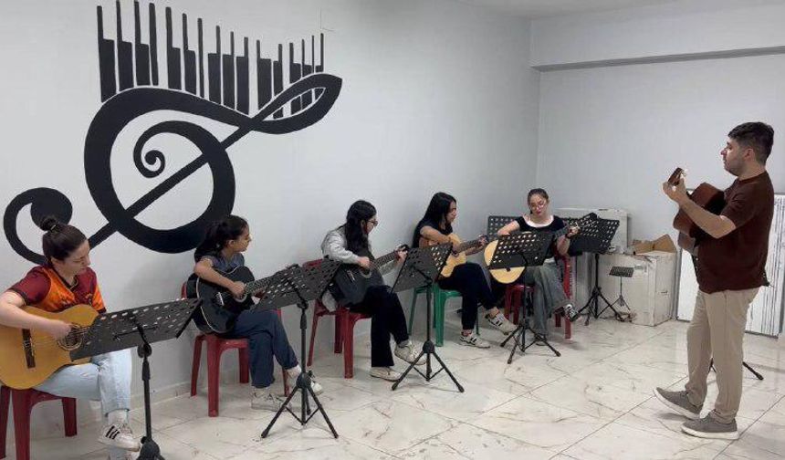 Adıyaman Belediyesi yaz kursları başladı: Sanatla umudu yeniden inşa etme zamanı  - Videolu Haber