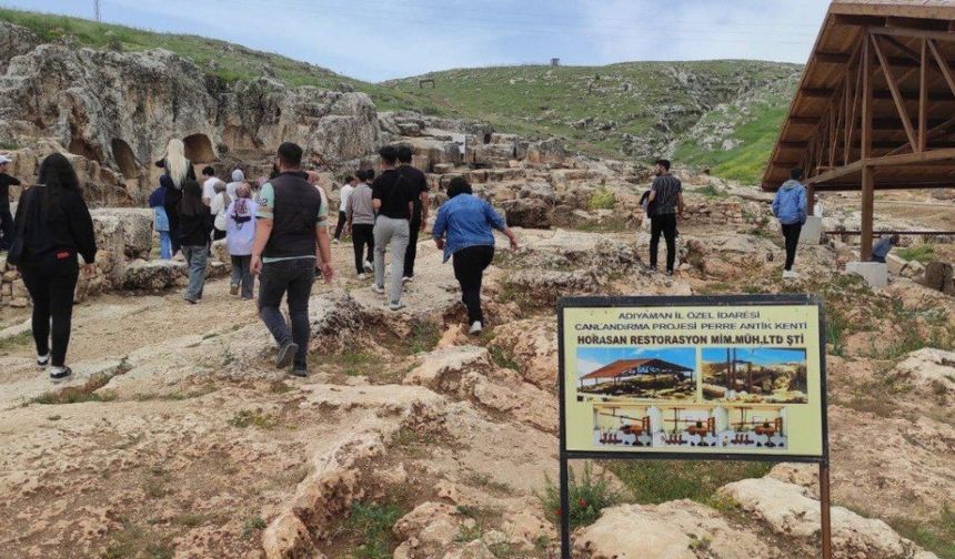 Adıyaman Belediyesi’nden YKS Adaylarına moral gezisi: Perre Antik Kenti’nde tarihle buluşma  - Videolu Haber
