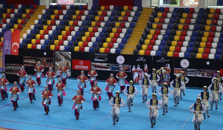 Adıyaman'da halk oyunları şöleni: 980 sporcu sahne aldı 