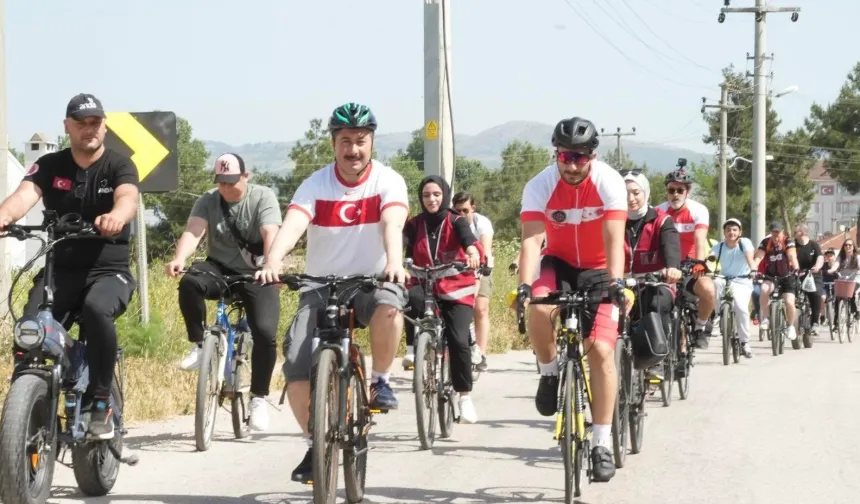 Bisiklet tutkunları Bursa Yenişehir'de doğa için pedalladı