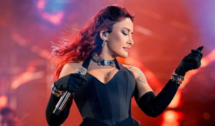 AK Parti'den Melek Mosso konserine tepki: ‘Milli ve manevi değerlerimize laf eden sanatçı’  - Videolu Haber