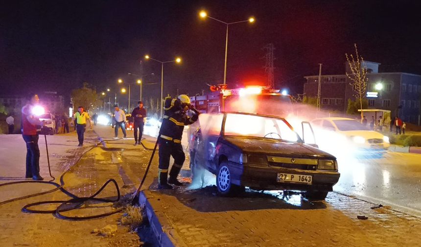 Alkollü sürücünün yaktığı otomobil küle döndü 