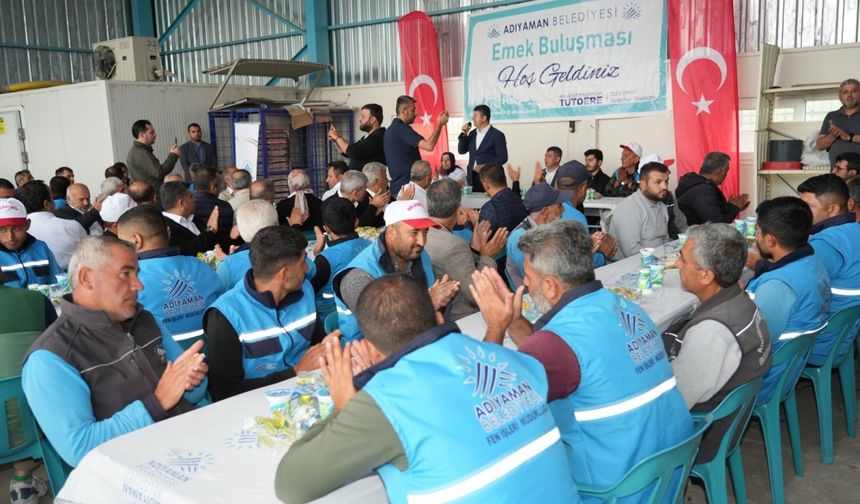 Başkan Tutdere, 1 Mayıs’ı belediye emekçileriyle kutladı: 'Ben de bu kente hizmet eden bir işçiyim'  - Videolu Haber