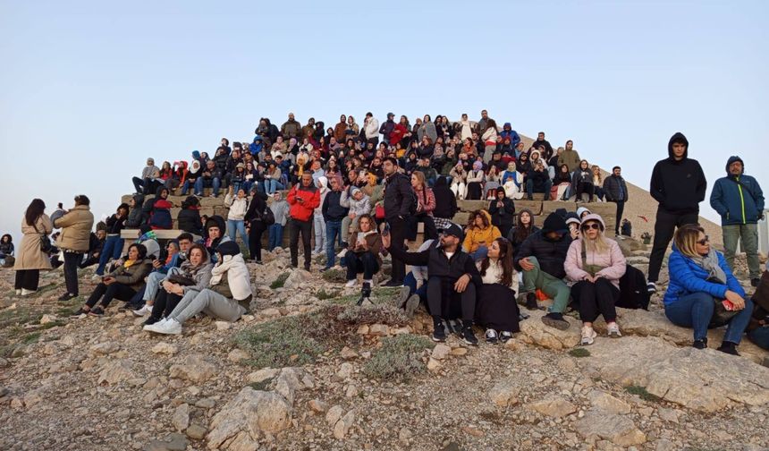Dünyanın 8. Harikası Nemrut Dağı'na ziyaretçi akını
