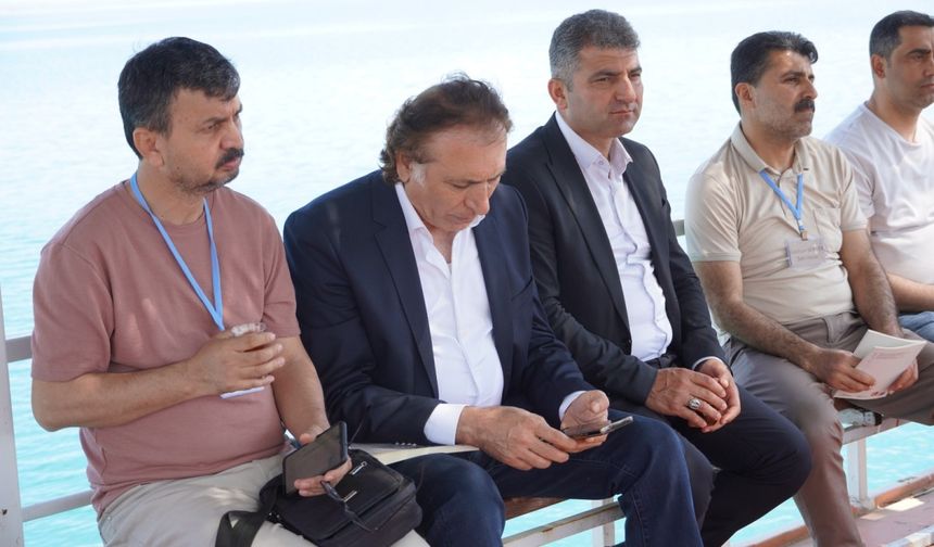 Samsat’ta Şiir Fırat’a Karıştı: 'Fırat’ta Sesler' şiir dinletisiyle edebiyat günleri devam etti  - Videolu Haber