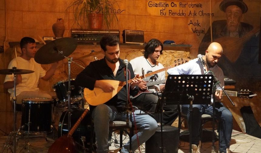 Adıyaman’da müzikal bir yenilik: Antique Band ilk sahnesini aldı  - Videolu Haber