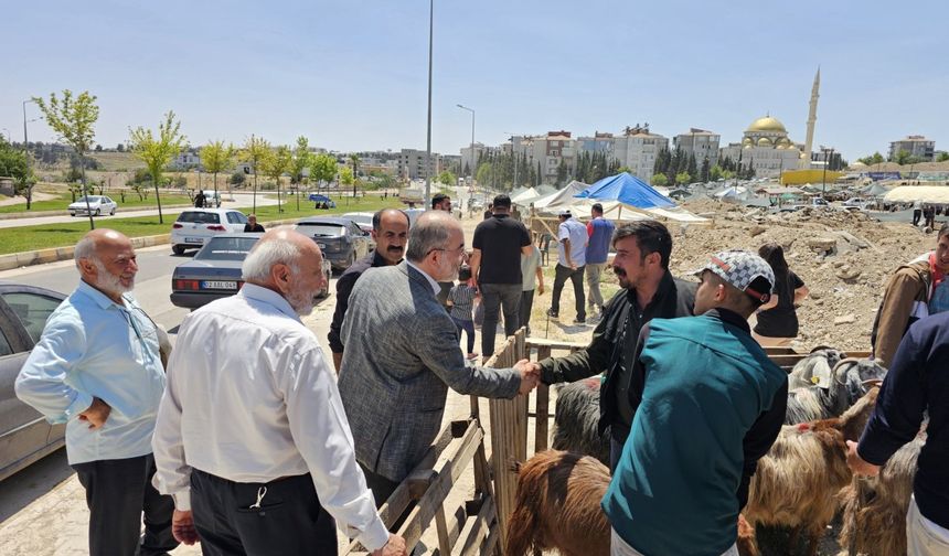 HÜDA PAR İl Başkanı Yetiş’ten kurban satış yeri eleştirisi: ‘Adıyaman’a bu görüntüler yakışmıyor’  - Videolu Haber