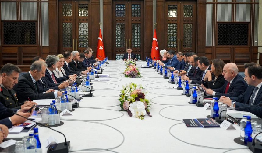 Cevdet Yılmaz: '2030'a kadar 81 ilimize dijital ikiz, 187 belediyeye akıllı şehir birimi kuracağız' 