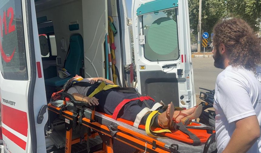 Adıyaman’da minibüs ile otomobilin karıştığı kazada 1 kişi yaralandı  - Videolu Haber