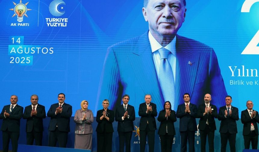 AK Parti’nin 24. kuruluş yıl dönümü kutlandı: Erdoğan'ın rozet taktığı isimler 