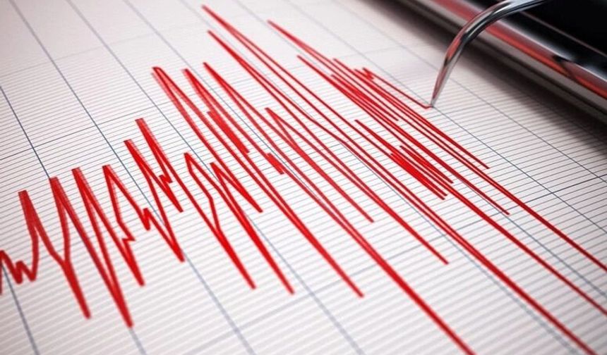 Balıkesir 4.2’lik depremin ardından beşik gibi sallanıyor