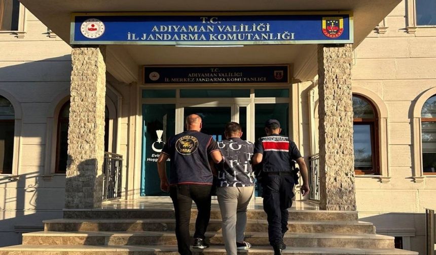 Adıyaman’da jandarmadan başarılı operasyon: 9 yıl 10 ay hapis cezası bulunan firari yakalandı 