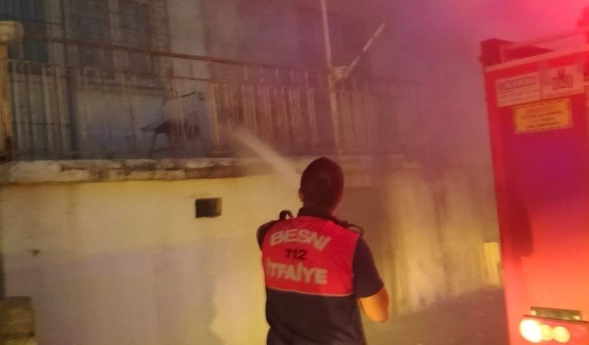 Besni’de, evde çıkan yangın kontrol altına alındı 