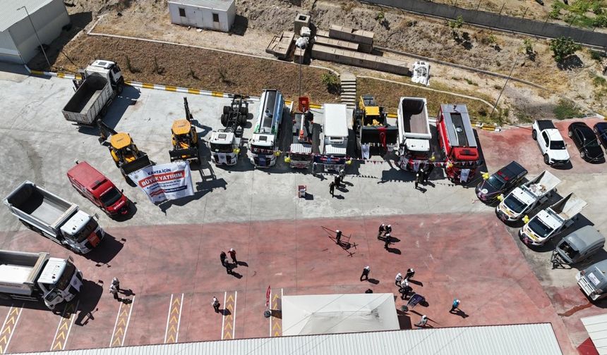 Kahta Belediyesi tarihinin en büyük araç alımını gerçekleştirdi  - Videolu Haber