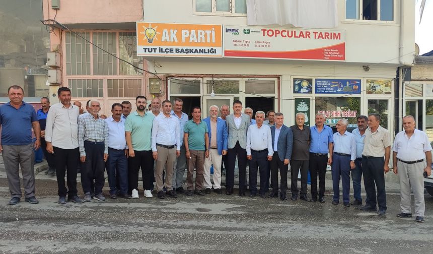 Milletvekili İshak Şan, Tut ilçesinde AK Parti İlçe Teşkilatı ve muhtarla bir araya geldi