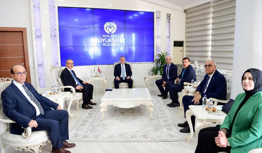 Bakan Osman Aşkın Bak, Malatya Büyükşehir Belediyesi'ni ziyaret etti