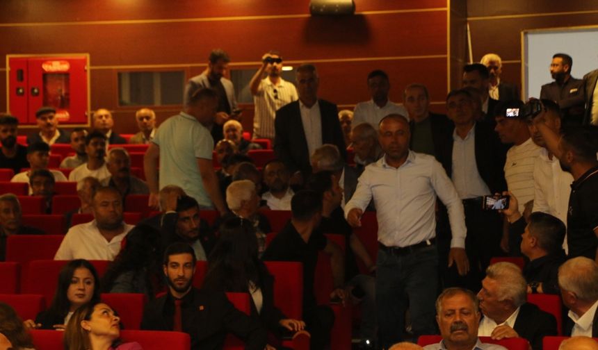 CHP Adıyaman İl Kongresi'nde gerginlik: Tutdere salondan ayrıldı, kongrede tansiyon yükseldi - Videolu Haber