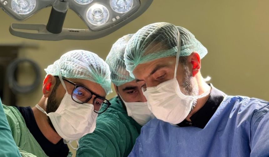 Harran Üniversitesi Hastanesi'nde, nadir görülen OHVIRA sendromuna başarılı cerrahi müdahale