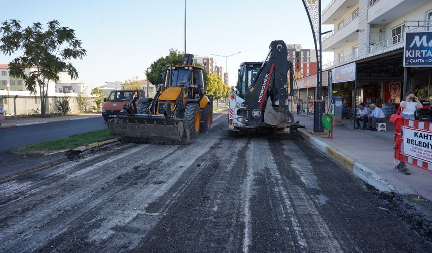 Kahta Belediyesi'nden Rekor Asfalt Hamlesi: Hata Gizlenmedi, Hızla Giderildi