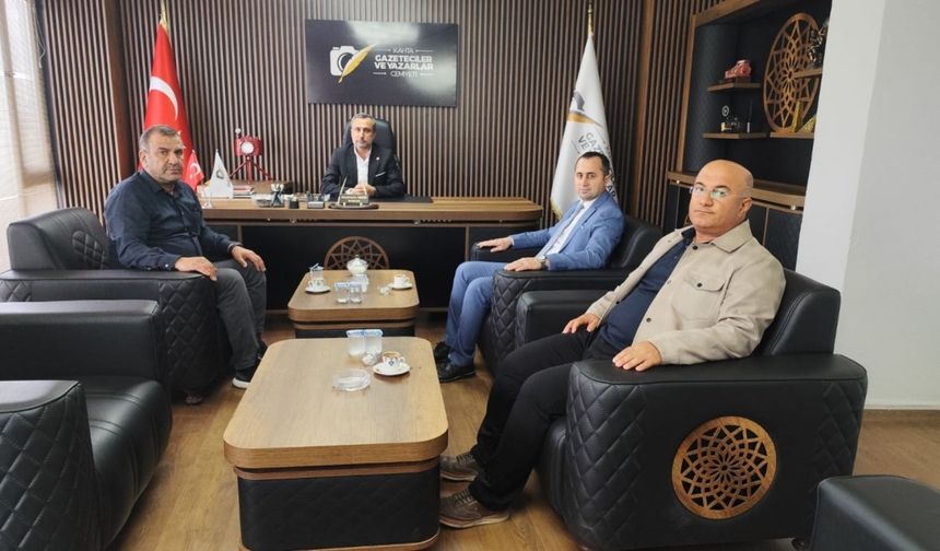 Kahta SGK Müdürü Seçilmiş'ten nezaket ziyareti