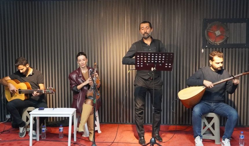 Gölge Sanat Akademisi'nde Şair Murat Kayış'tan şiir ve müzikle dolu bir gece - Videolu Haber