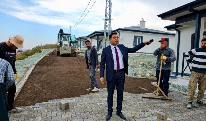 Tut İlçe Kaymakamı Güngör, Öğütlü Köyü Deprem Konutları'nda incelemelerde bulundu