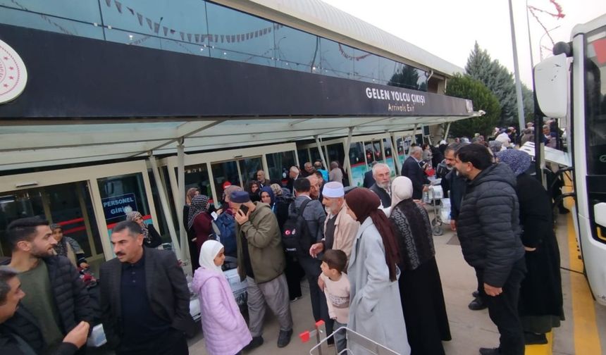 78 kişilik Umre kafilesi Adıyaman'a döndü