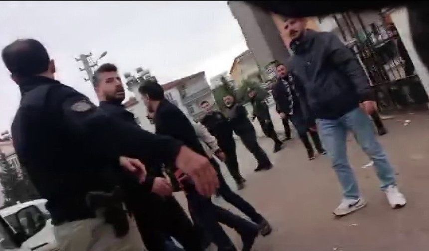 Adıyaman'da 6-7 Polisin Gazetecilere Saldırdığı Anlar Görüntülere Yansıdı - Videolu Haber
