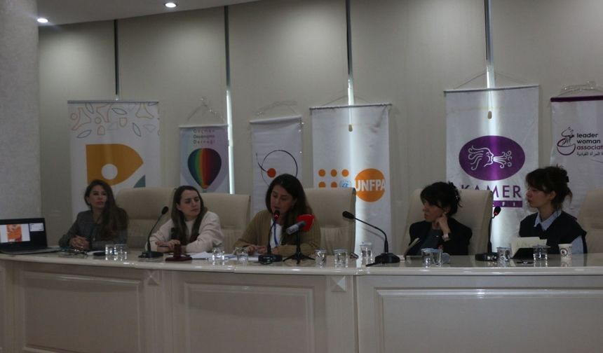 Adıyaman'da 'Birlikte Güçlüyüz' panelinde uzmanlar konuştu: 'Dijital şiddet genç kadınları hedef alıyor' - Videolu Haber