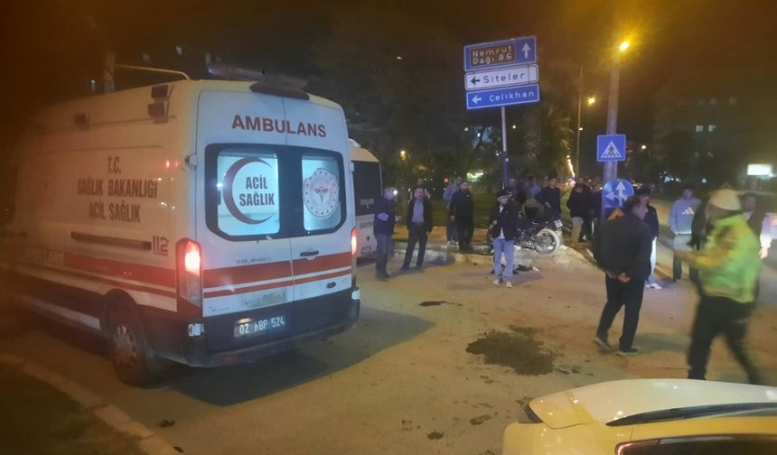 Adıyaman'da Minibüsle Motosiklet Çarpıştı: 1 Yaralı - Videolu Haber