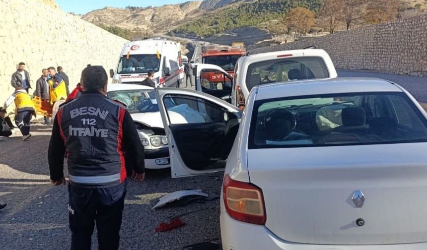 Besni Çevre Yolu'nda zincirleme kaza: 5 yaralı
