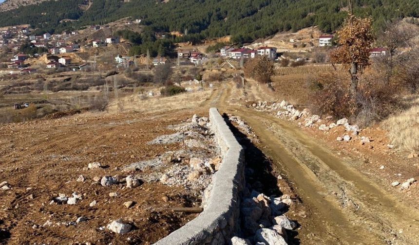 Çelikhan'da Yeşil Vadi Mezarlığı güvence altına alındı: İstinat duvarı tamamlandı