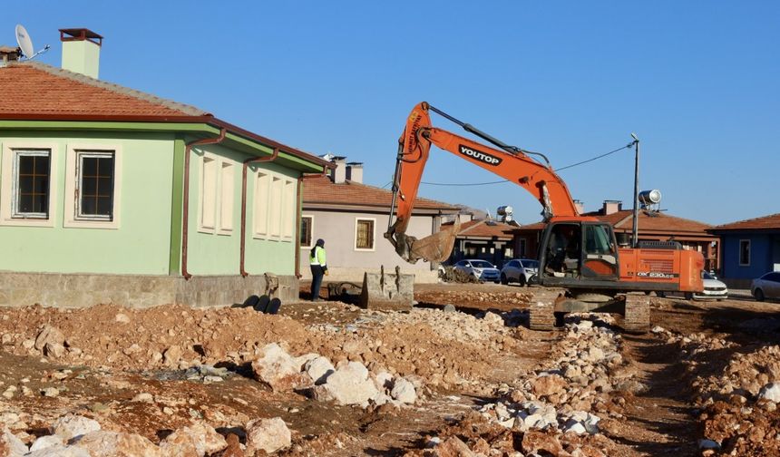 Kahta Kaymakamı Soysal, köy konutlarında incelemelerde bulundu